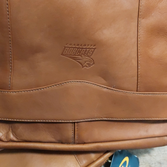 Leather Vachetta Porthole  17" Laptop NBA Charlotte Bobcats Tan Messenger/Brief… - Picture 3 of 6